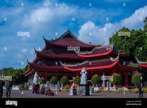 Sam Poo Kong Temple: A Historical Gateway to Chinese Culture and Spiritual Enlightenment!