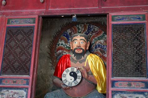 Fuxi Temple: Ancient Ruins and a Tale of Divine Creation!