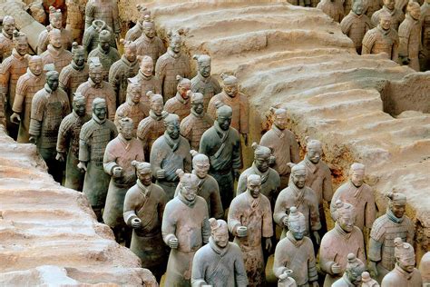 The Mausoleum of Emperor Qin Shi Huang: A Journey Through Ancient Grandeur and Terrifying Army!