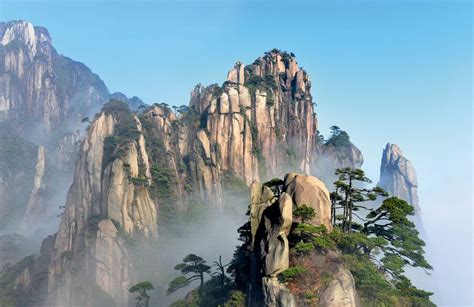 Mount Sanqing: Majestic Peak Reaching for the Azure Skies and Ancient Legends!