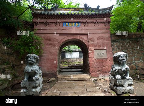 Qianshan Temple, Ancient History and Breathtaking Views Await!