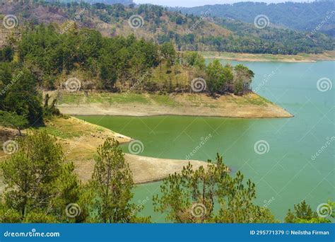 Shuibei Lake Scenic Area: A Tranquil Escape Amidst Towering Peaks!