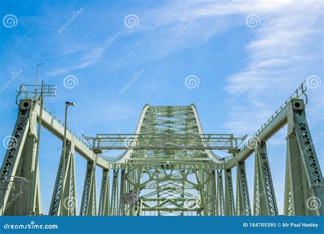 The Magnificent Jubilee Bridge: A Symbol of Modernity and Nigerian Engineering Prowess!