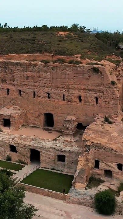 The Magnificent Song Mountain Grottoes: A Window into Ancient Buddhist Art and History!