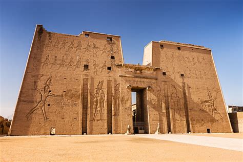  The Temple of Horus at Edfu:  A Majestic Shrine Dedicated to Ancient Egyptian Royalty!