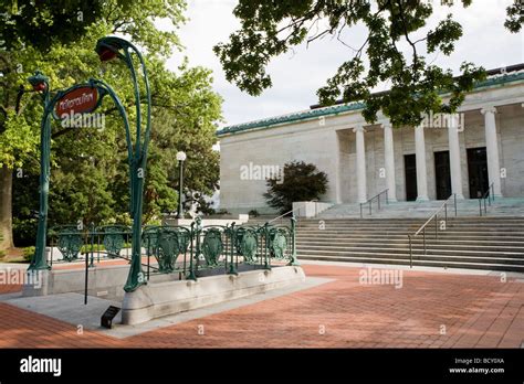 The Toledo Museum of Art: A Treasure Trove of Masterpieces and Unexpected Delights!