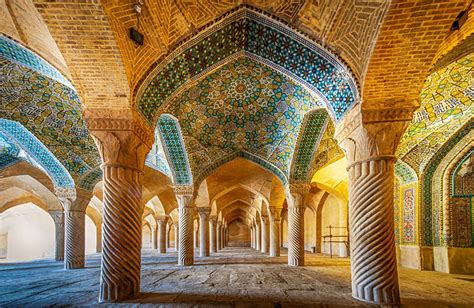  The Vakil Mosque: An Architectural Marvel Steeped in History!