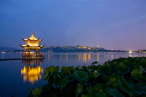 West Lake Scenic Area: A Refreshing Oasis of Tranquility and Natural Beauty!